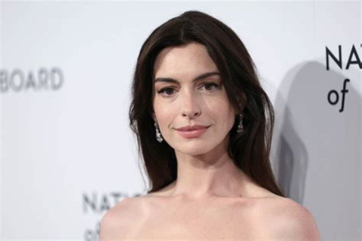 Anne Hathaway – Height, Weight, Bra Size, Measurements & Bio
