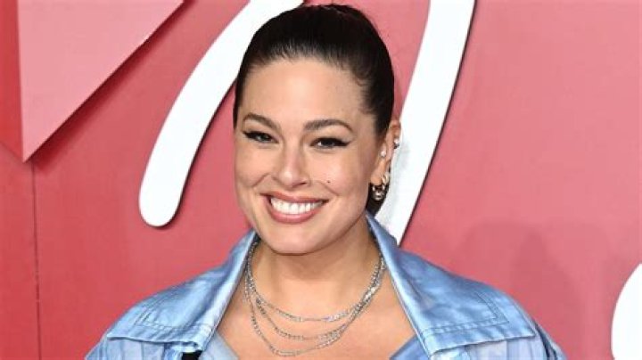 Ashley Graham in Bathing Suit is "Ripped" — Celebwell