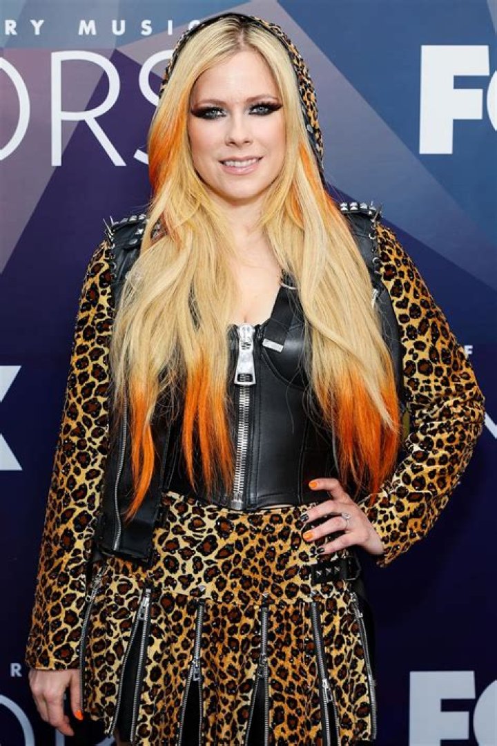 Avril Lavigne – Height, Weight, Bra Size, Measurements & Bio