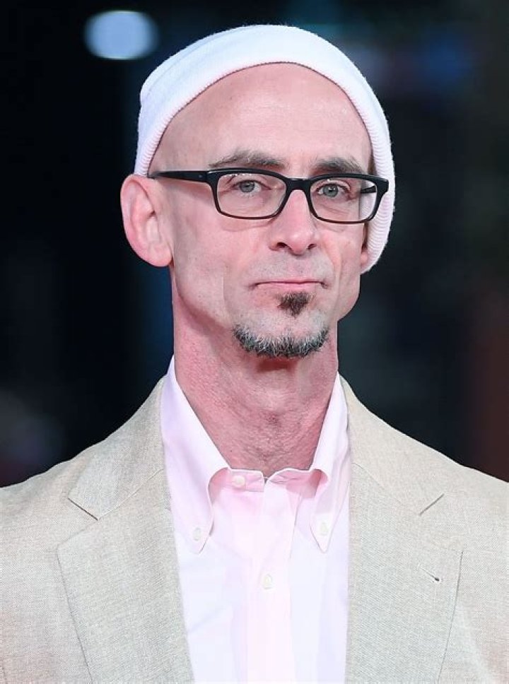 Chuck Palahniuk Biography - Facts, Childhood, Family Life & Achievements