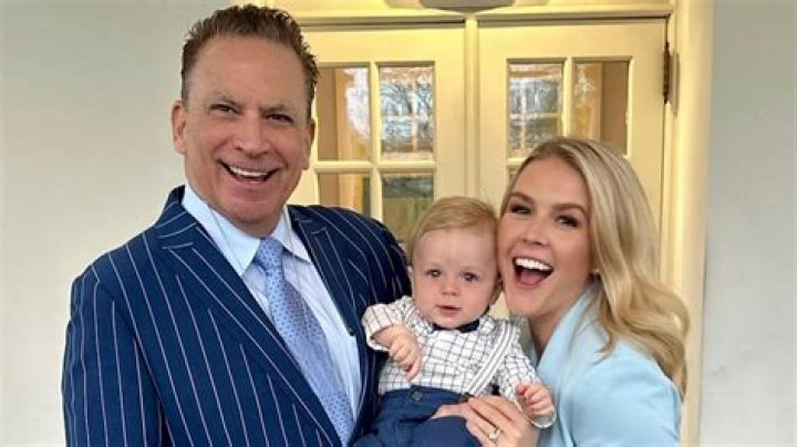 Elizabeth Hitch Wiki, Age, Husband, Net Worth & Instagram