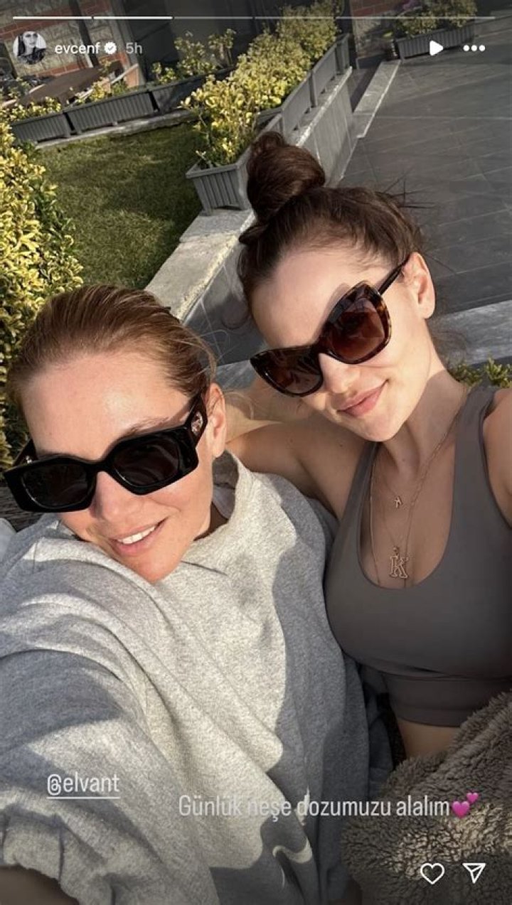 Fahriye Evcen in Two-Piece Workout Gear Shares Weekend Selfies