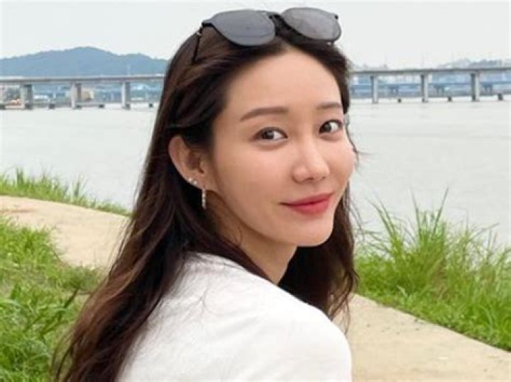 Han Groo in Workout Gear is "Not a Man With a Wig" — Celebwell
