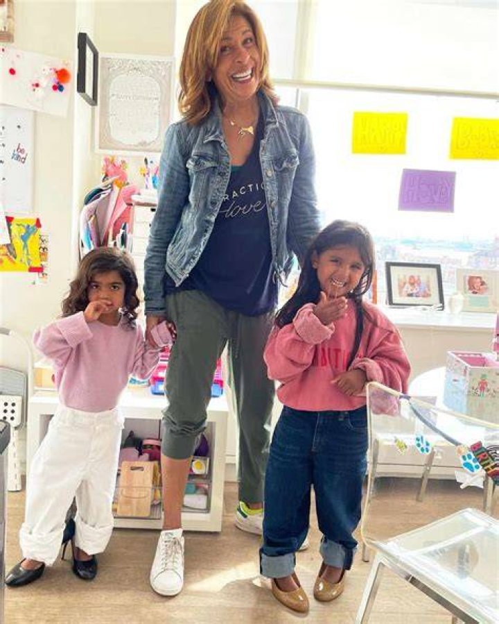 Hoda Kotb Biography - Facts, Childhood, Family Life & Achievements