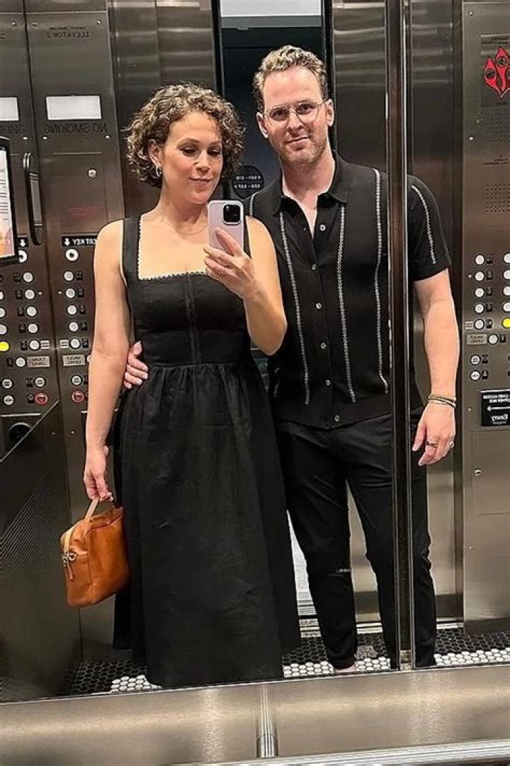 How Much Does Erin Krakow Weight? – Celebrity
