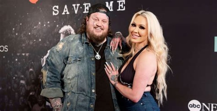 Jelly Roll wife- Bunnie XO Podcast, Age, Job & Net worth-2023