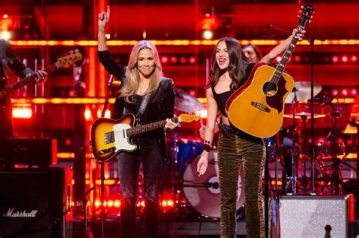 Jennifer Lopez in Bikini Top Rocks the Rock and Roll Hall of Fame — Celebwell