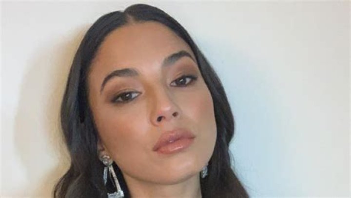 Jessica Gomes Shares Swimsuit Photo With "No Filters"
