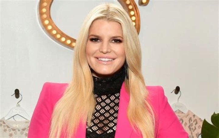 Jessica Simpson Slips Back Into Daisy Dukes and Flaunts Legs — Celebwell