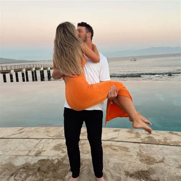 Josh Allen's Ex Brittany Williams Shows Off Abs As She "Woke Up in Cabo"