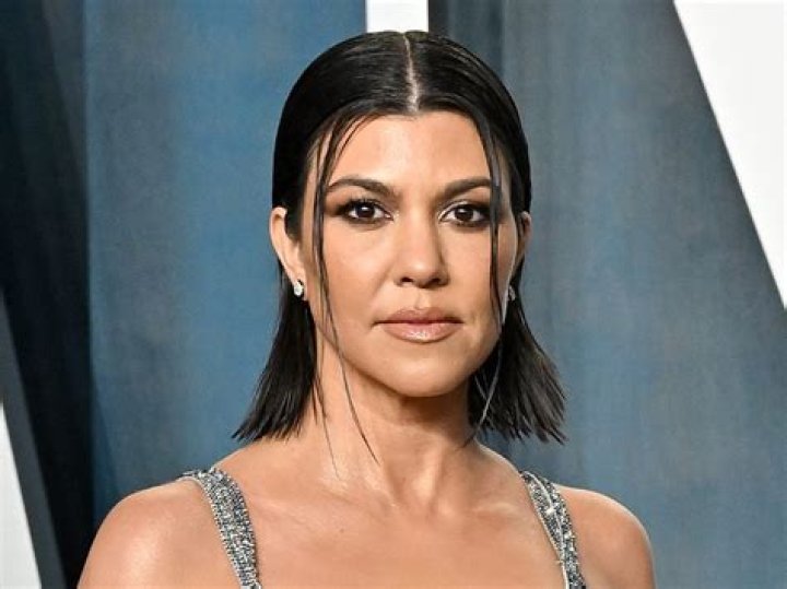 Kourtney Kardashian in Bathing Suit Says “How to Burn Fat” — Celebwell