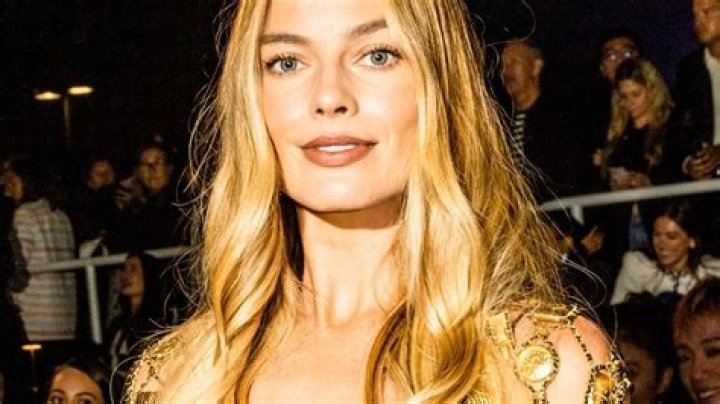 Margot Robbie in Bathing Suit Poses for Chanel — Celebwell
