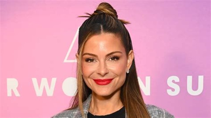 Maria Menounos in Two-Piece Workout Gear Does Pelvic Core Workout