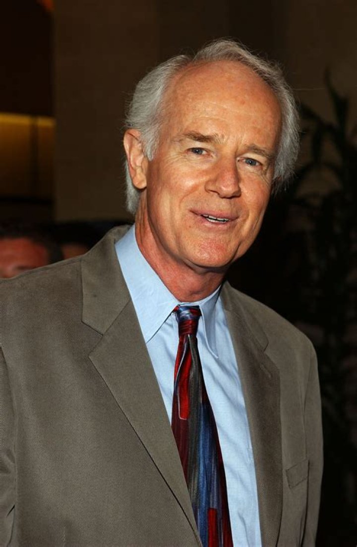 Mike Farrell Biography - Facts, Childhood, Family Life & Achievements