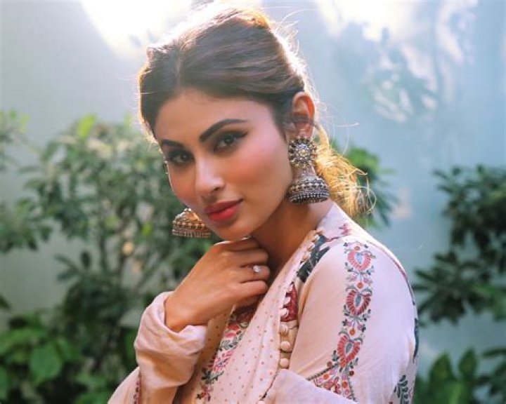 Mouni Roy in Bathing Suit Poses with Disha Patani — Celebwell