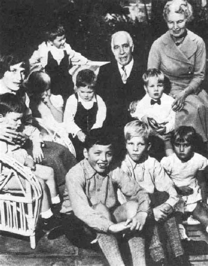 Niels Bohr Biography - Facts, Childhood, Family Life & Achievements