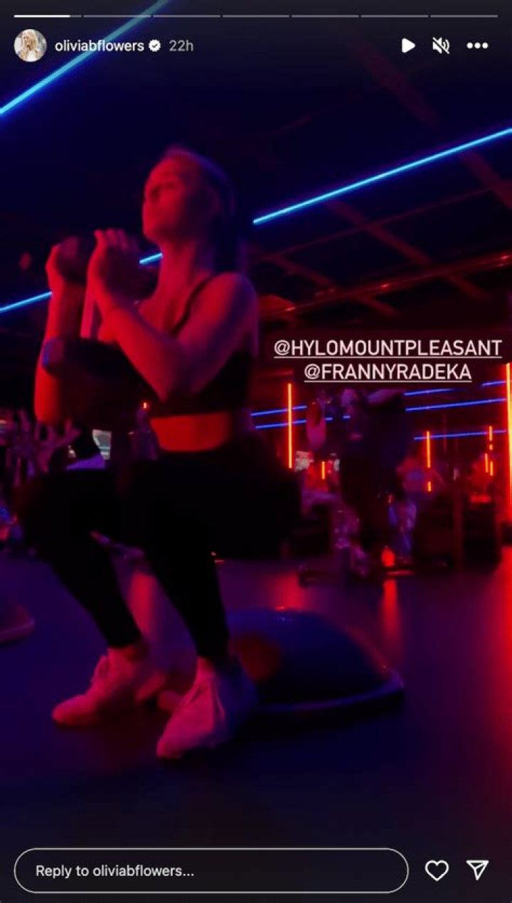 Olivia Flowers in Two-Piece Workout Gear Shares Squat Workout