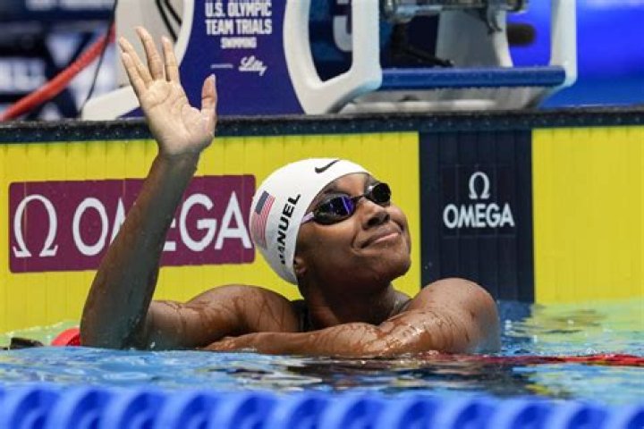 Olympic Swimmer Simone Manuel In Team USA Gear Shares Gym Selfie