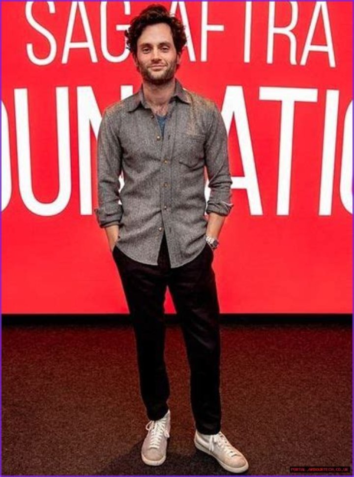 Penn Badgley Height Weight Shoe Size Measurements Facts Family
