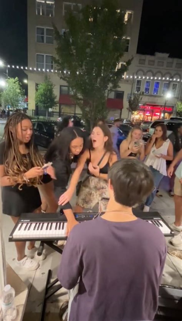 ‘Piano Girl’ Shauntae Heard Wiki, Age, Parents, Boyfriend, Height and More