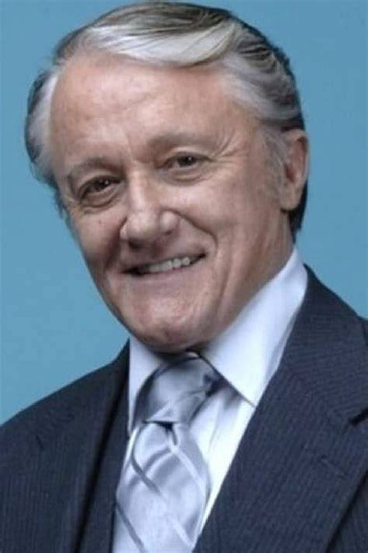 Robert Vaughn Biography - Facts, Childhood, Family Life & Achievements of Actor