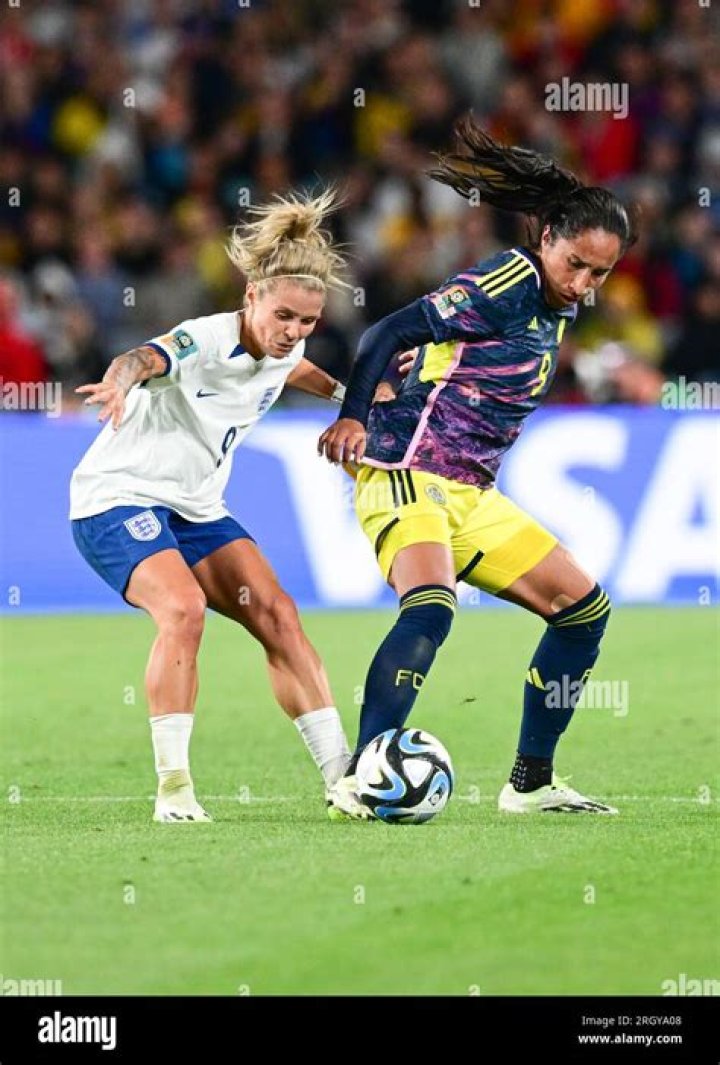 Soccer Star Rachel Daly In Workout Gear Lifts Weights “So Tough”
